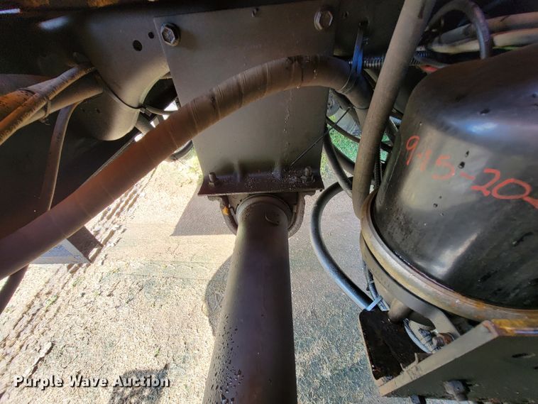 image for item KQ9204 2002 International 4900  Crew Cab dump truck