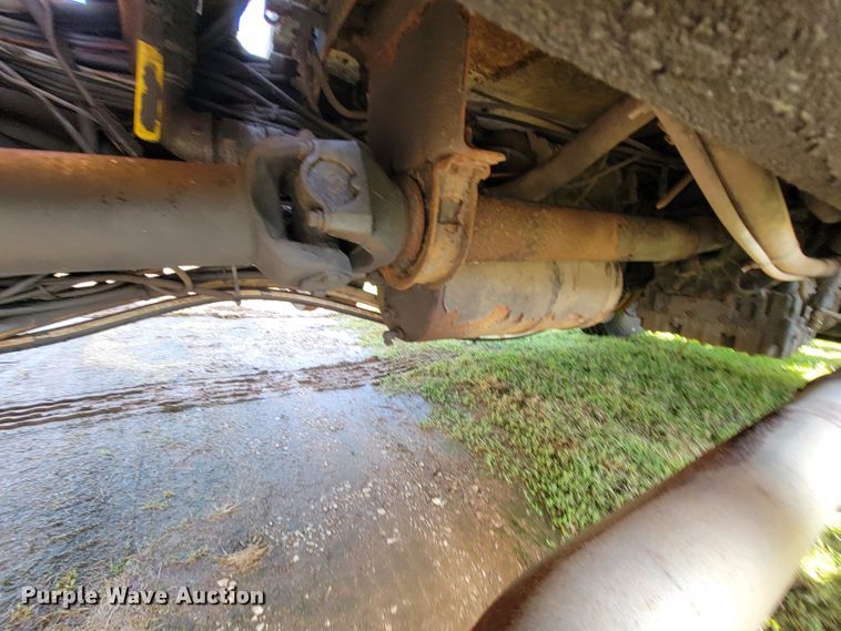 image for item KQ9204 2002 International 4900  Crew Cab dump truck