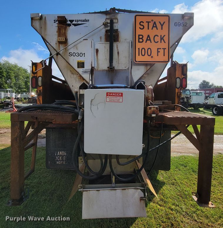 image for item KQ9204 2002 International 4900  Crew Cab dump truck