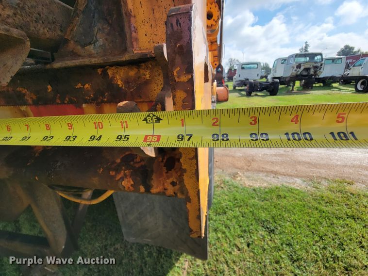 image for item KQ9204 2002 International 4900  Crew Cab dump truck