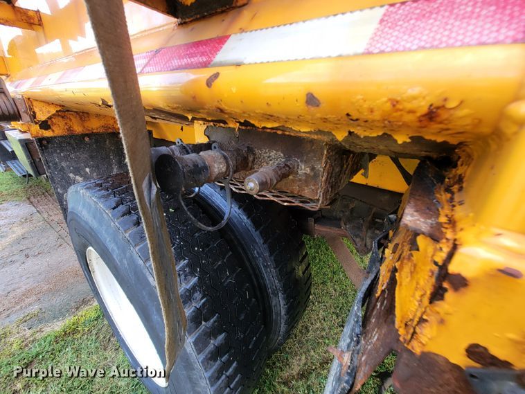 image for item KQ9204 2002 International 4900  Crew Cab dump truck