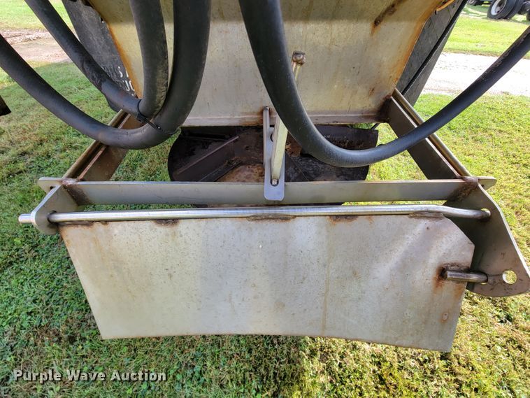 image for item KQ9204 2002 International 4900  Crew Cab dump truck