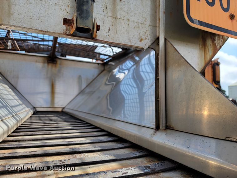 image for item KQ9204 2002 International 4900  Crew Cab dump truck