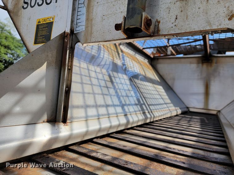 image for item KQ9204 2002 International 4900  Crew Cab dump truck