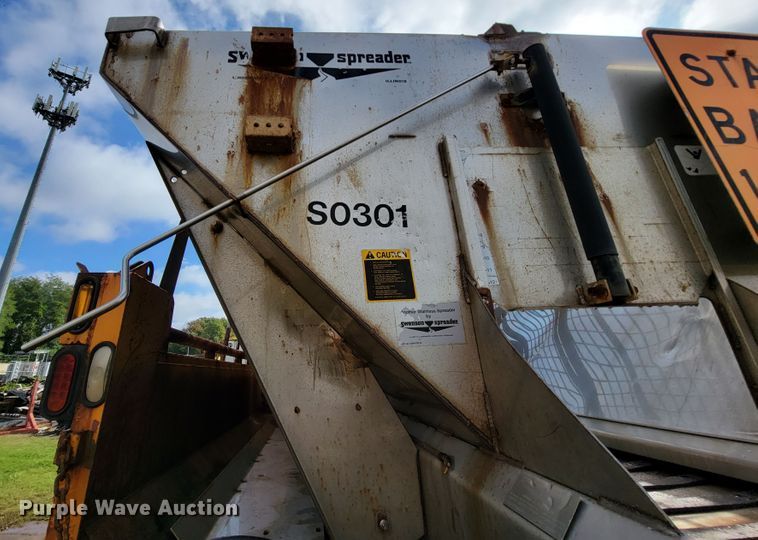 image for item KQ9204 2002 International 4900  Crew Cab dump truck