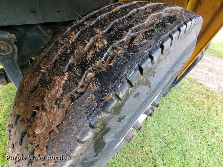 image for item KQ9204 2002 International 4900  Crew Cab dump truck