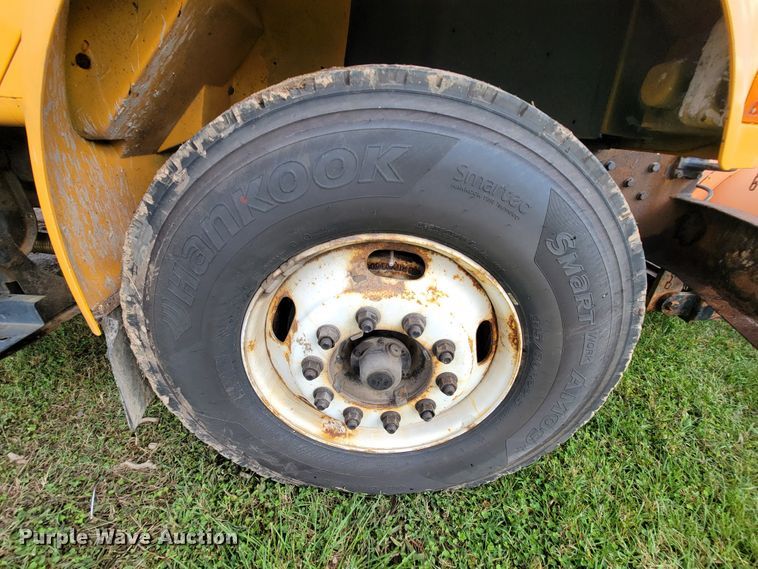 image for item KQ9204 2002 International 4900  Crew Cab dump truck