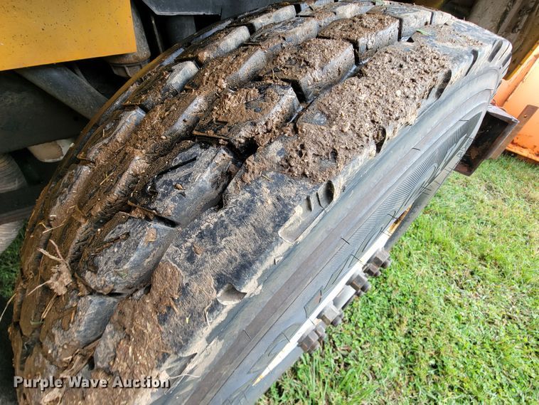 image for item KQ9204 2002 International 4900  Crew Cab dump truck