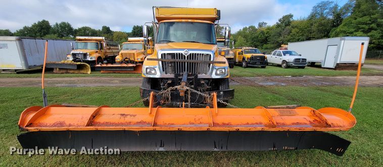 image for item KQ9205 2005 International 7400  dump truck