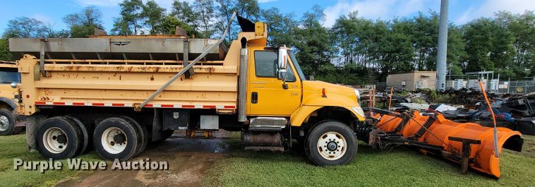 image for item KQ9205 2005 International 7400  dump truck