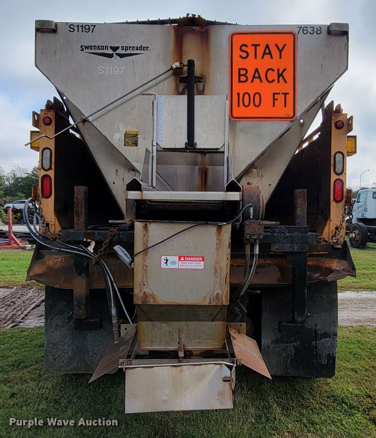 image for item KQ9205 2005 International 7400  dump truck