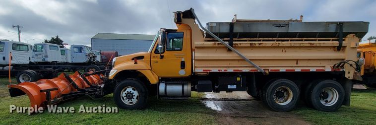 image for item KQ9205 2005 International 7400  dump truck