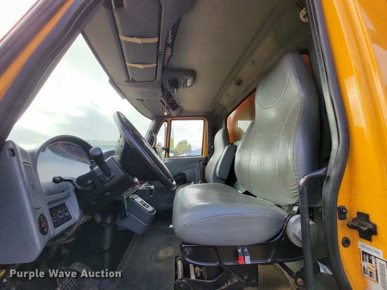 image for item KQ9205 2005 International 7400  dump truck