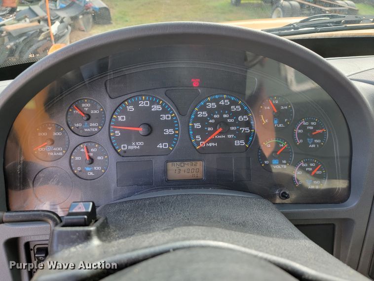 image for item KQ9205 2005 International 7400  dump truck