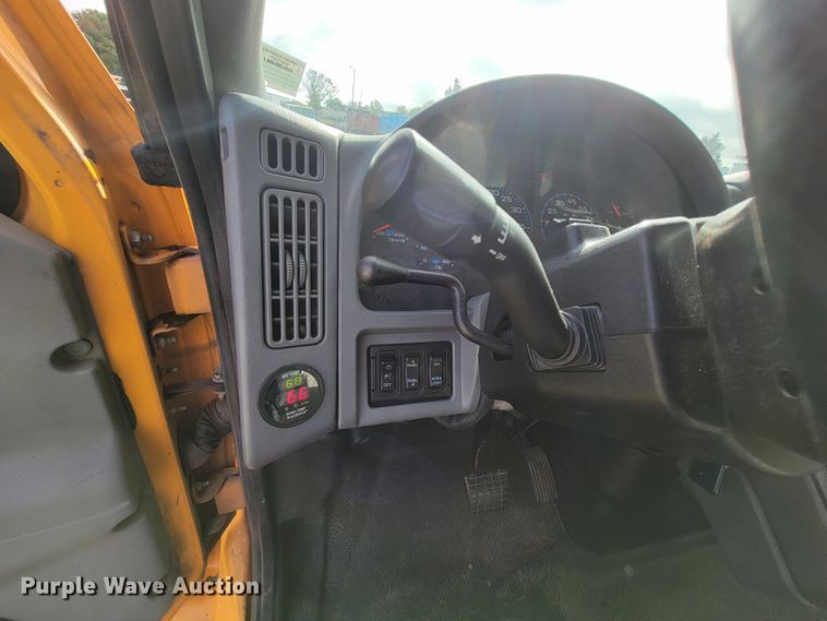 image for item KQ9205 2005 International 7400  dump truck