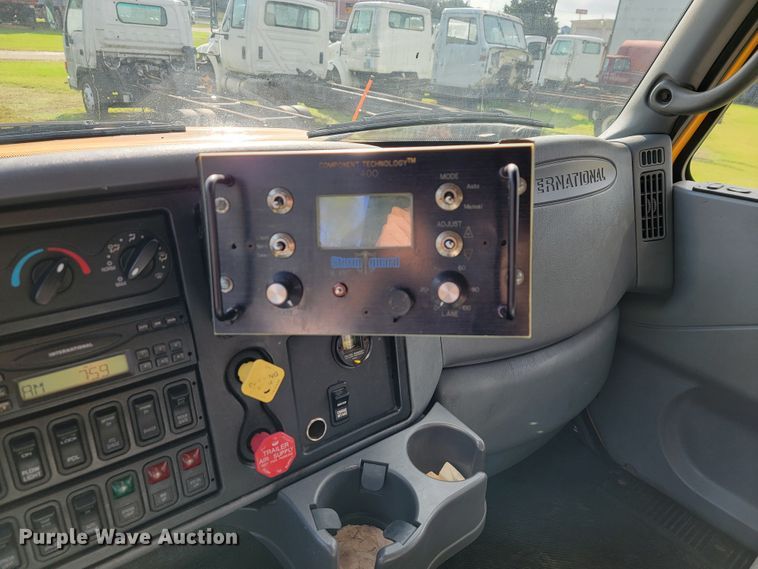 image for item KQ9205 2005 International 7400  dump truck