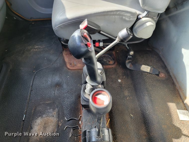 image for item KQ9205 2005 International 7400  dump truck