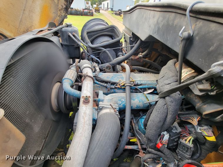 image for item KQ9205 2005 International 7400  dump truck