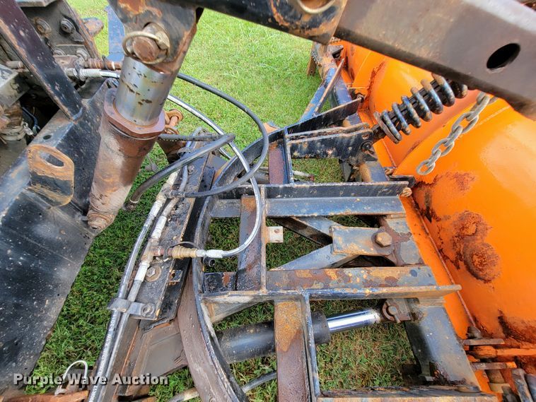 image for item KQ9205 2005 International 7400  dump truck