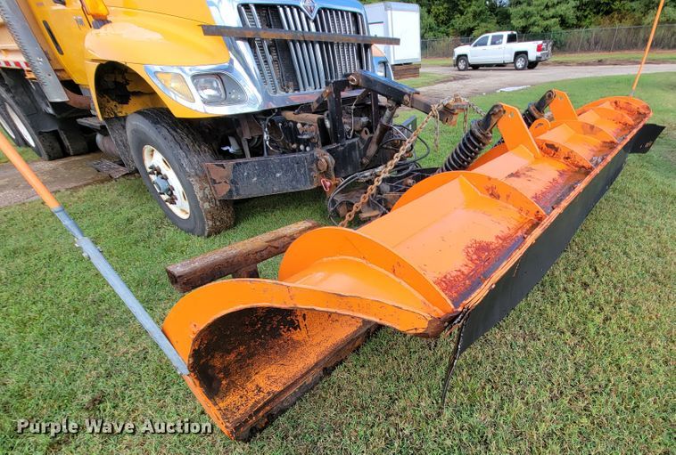 image for item KQ9205 2005 International 7400  dump truck