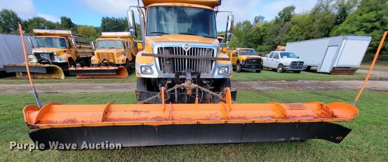 image for item KQ9205 2005 International 7400  dump truck