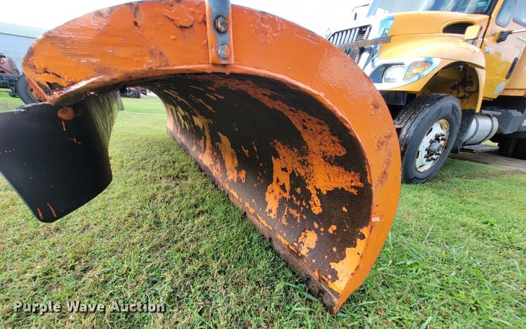 image for item KQ9205 2005 International 7400  dump truck