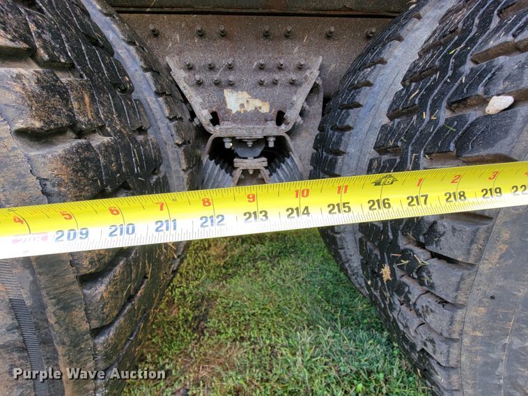 image for item KQ9205 2005 International 7400  dump truck