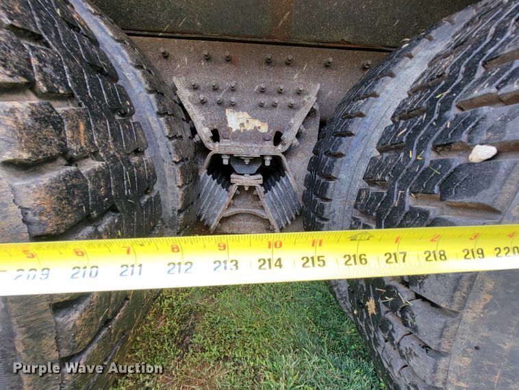 image for item KQ9205 2005 International 7400  dump truck