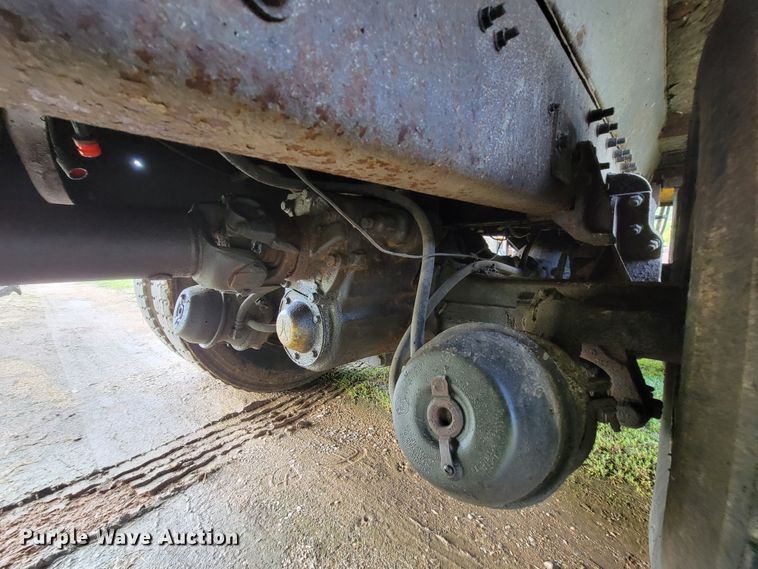 image for item KQ9205 2005 International 7400  dump truck