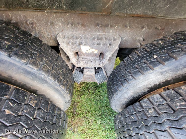 image for item KQ9205 2005 International 7400  dump truck