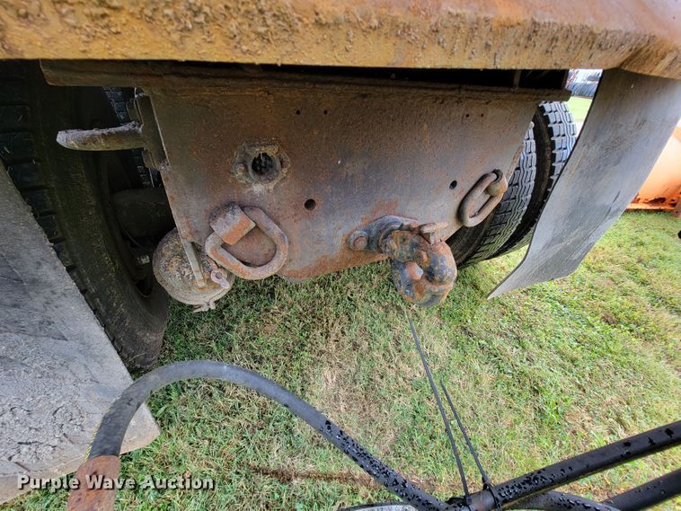 image for item KQ9205 2005 International 7400  dump truck