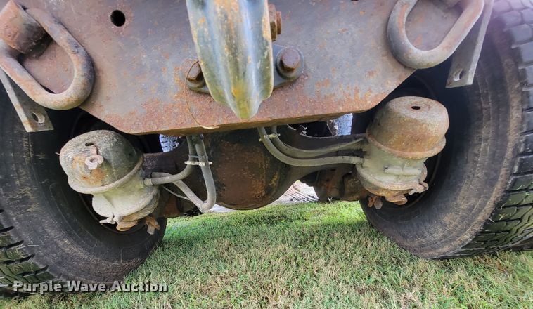 image for item KQ9205 2005 International 7400  dump truck