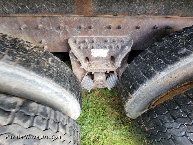 image for item KQ9205 2005 International 7400  dump truck