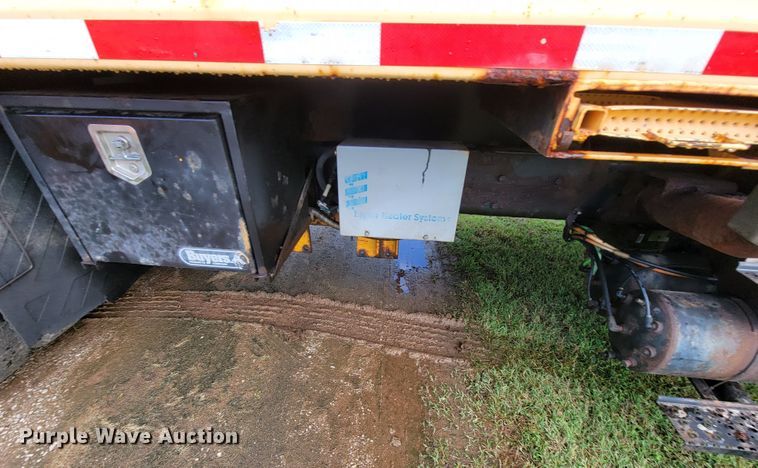 image for item KQ9205 2005 International 7400  dump truck