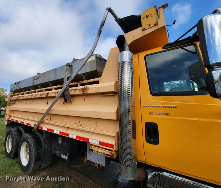 image for item KQ9205 2005 International 7400  dump truck