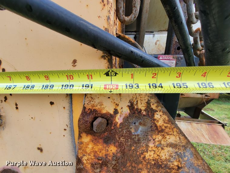 image for item KQ9205 2005 International 7400  dump truck