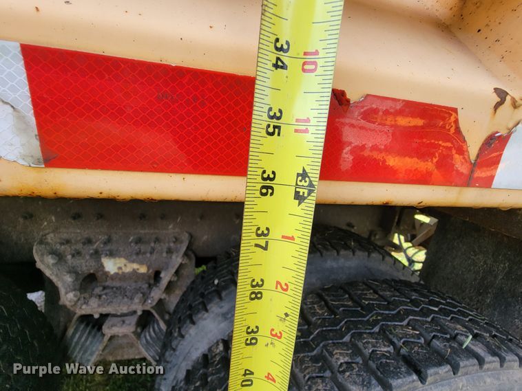 image for item KQ9205 2005 International 7400  dump truck