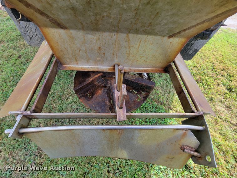 image for item KQ9205 2005 International 7400  dump truck