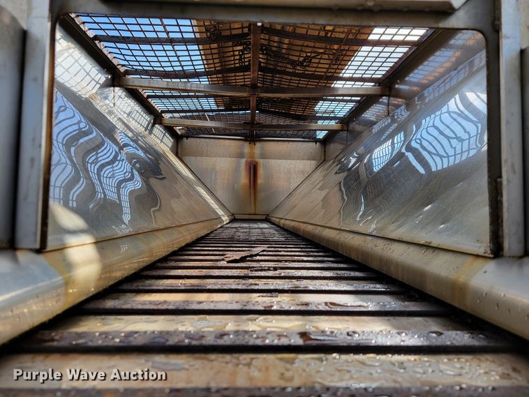 image for item KQ9205 2005 International 7400  dump truck