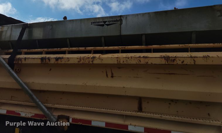 image for item KQ9205 2005 International 7400  dump truck