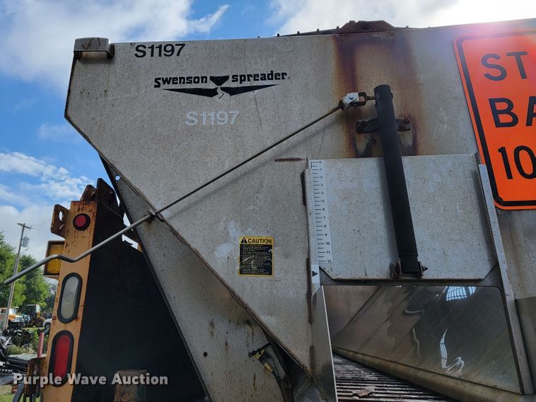 image for item KQ9205 2005 International 7400  dump truck