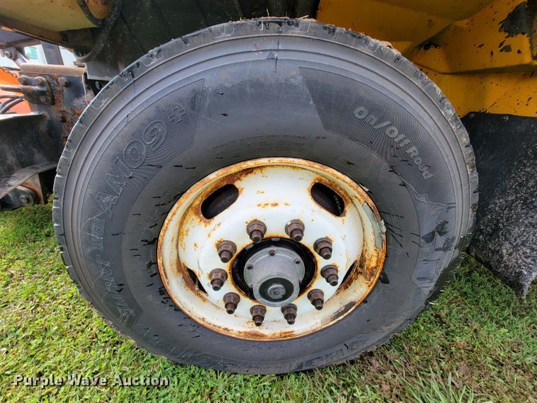 image for item KQ9205 2005 International 7400  dump truck