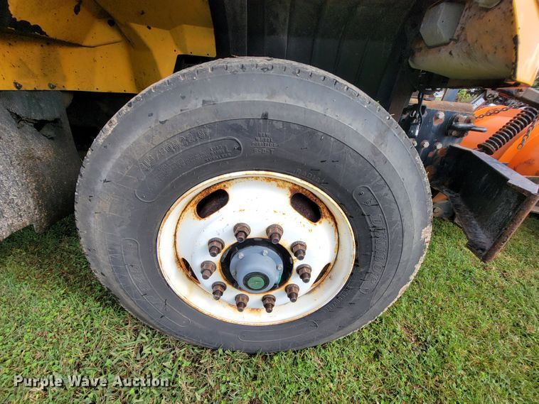 image for item KQ9205 2005 International 7400  dump truck