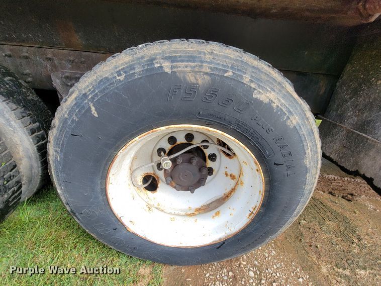 image for item KQ9205 2005 International 7400  dump truck