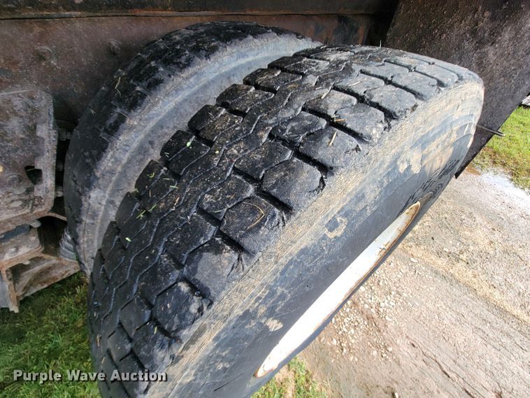 image for item KQ9205 2005 International 7400  dump truck