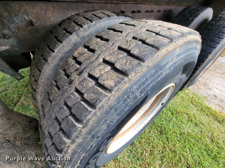 image for item KQ9205 2005 International 7400  dump truck