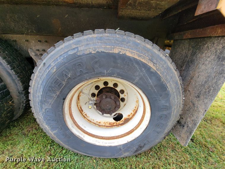 image for item KQ9205 2005 International 7400  dump truck