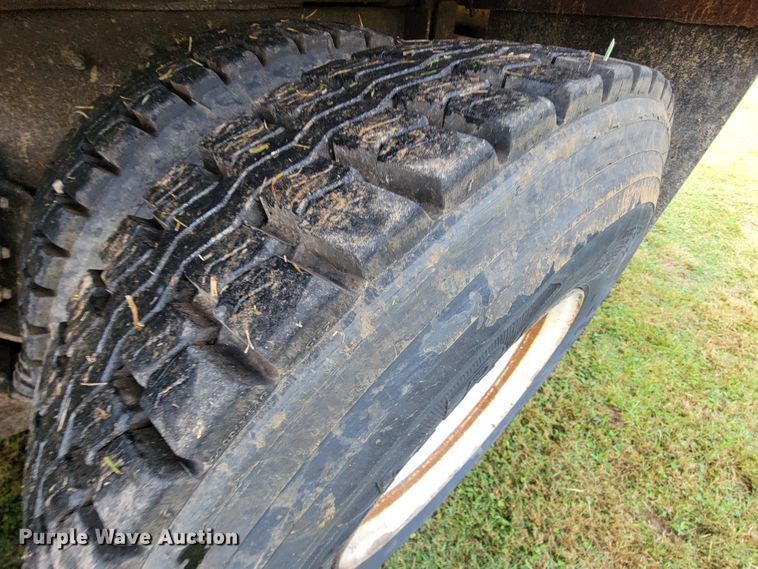 image for item KQ9205 2005 International 7400  dump truck