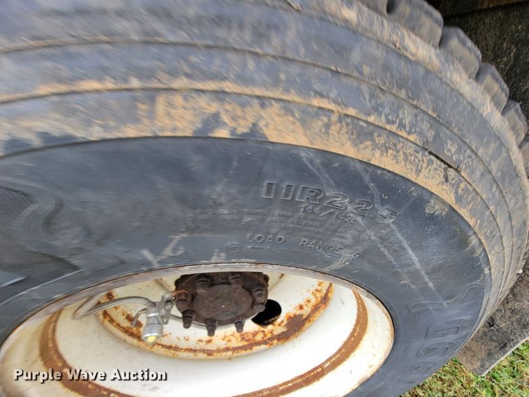 image for item KQ9205 2005 International 7400  dump truck