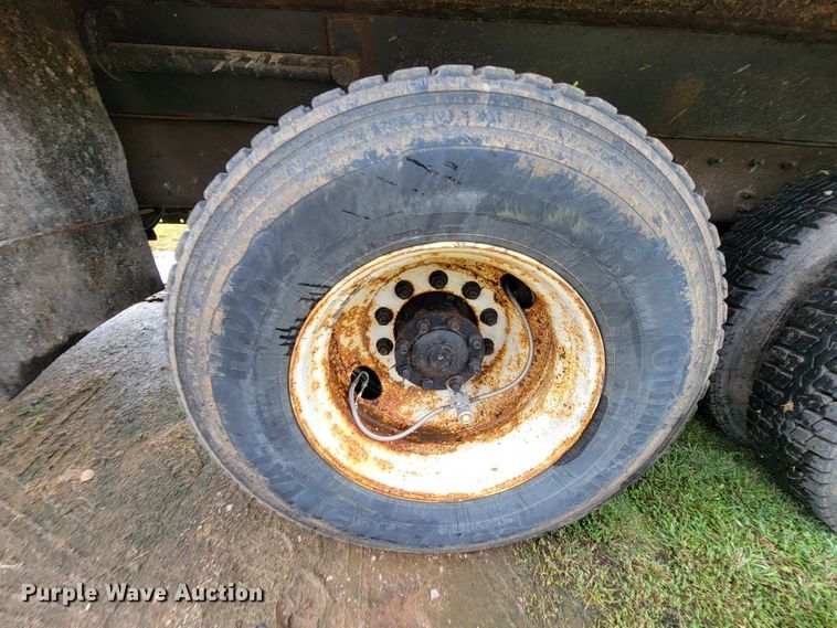 image for item KQ9205 2005 International 7400  dump truck